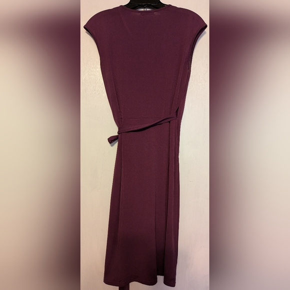 Women's Elegant Wrap Dress - Picture 3 of 4